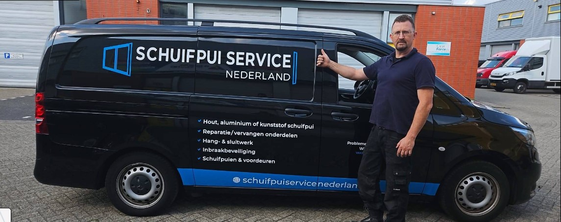 Moderne schuifpui in een Nederlandse woning, gerepareerd en onderhouden door Schuifpui Service Nederland