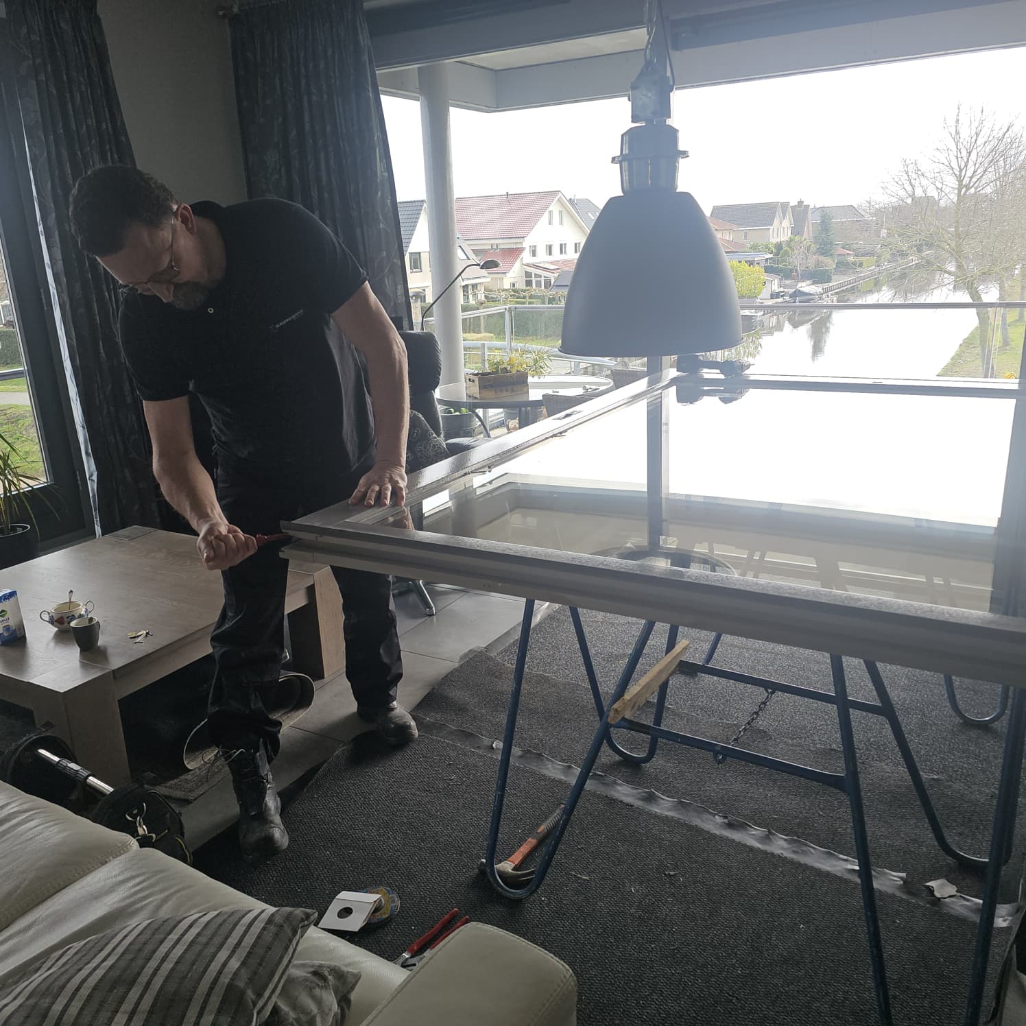 Vakkundige schuifpui reparatie door een monteur in Nederland